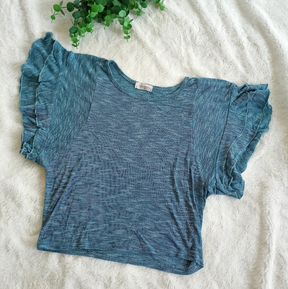 🌷3/15🌷 statement sleeve t-shirt size S